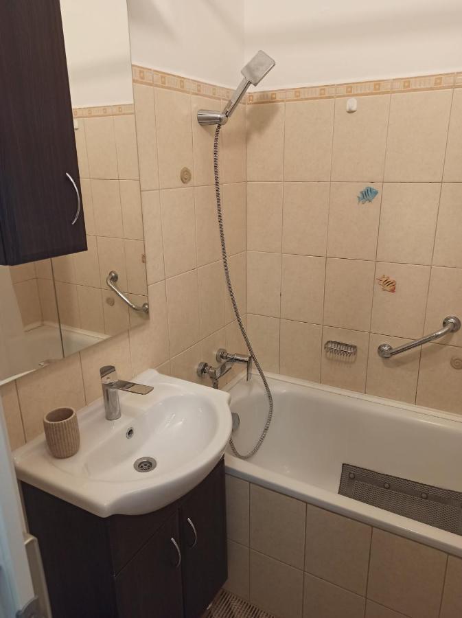 Aron Apartman 페치 외부 사진