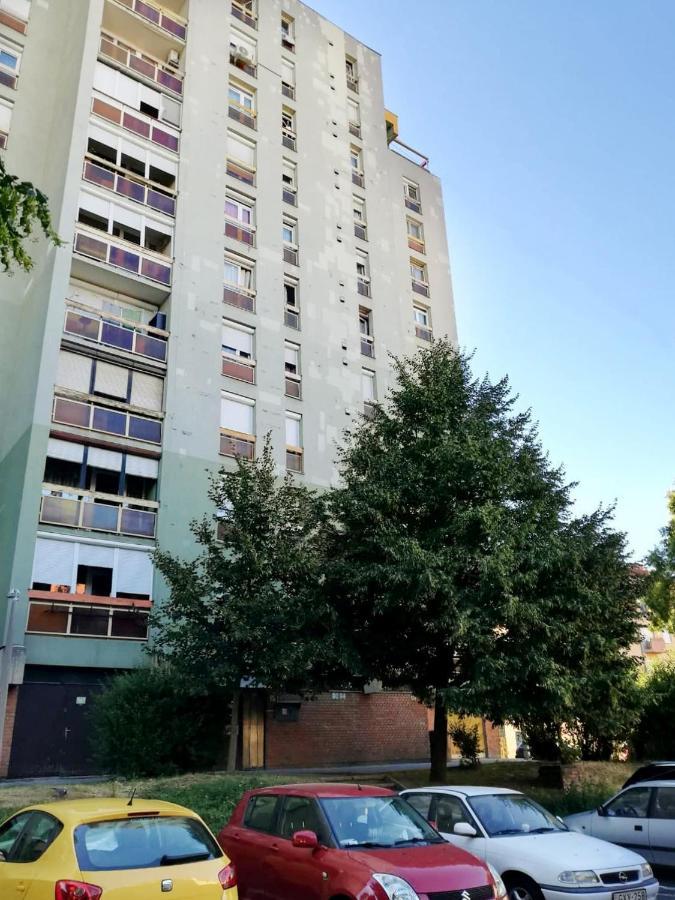 Aron Apartman 페치 외부 사진