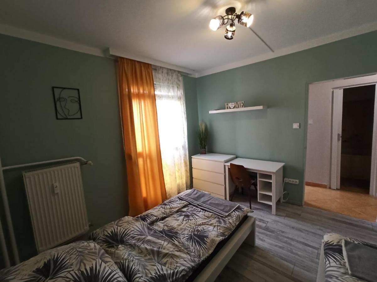 Aron Apartman 페치 외부 사진